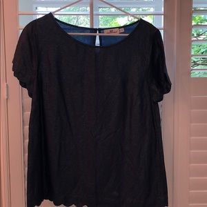 Vineyard Vines Chambray Pullover top with scalloped sleeves and bodice hem